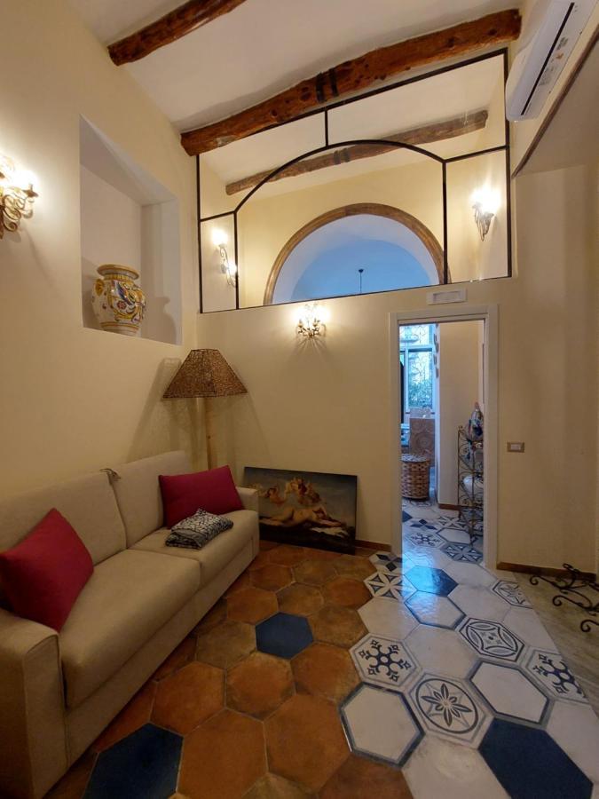 Dimora Storica "Le Stanze Di Dioniso" Villa Napoli Bagian luar foto